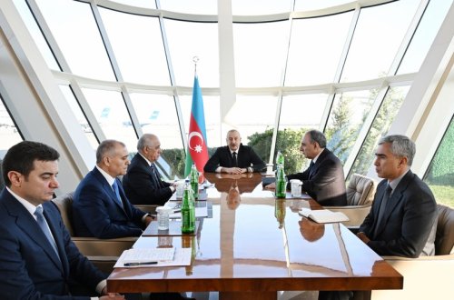 Prezident İlham Əliyev təyyarə qəzası ilə bağlı müşavirə keçirib - YENİLƏNİB