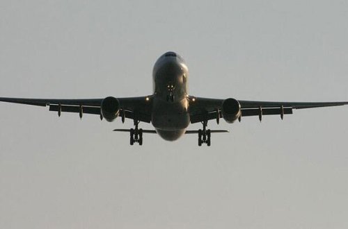 Dubay-Moskva reysi ilə uçan təyyarə Bakıya eniş etdi - FOTO