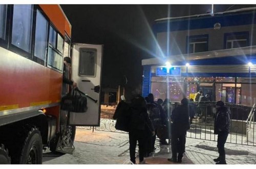 Qazaxıstan xilasediciləri 40 nəfəri təxliyə ediblər