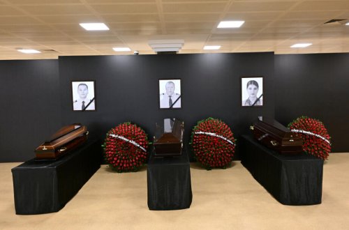 Təyyarə qəzasında ölən ekipaj üzvlərinin vida mərasimi keçirilir