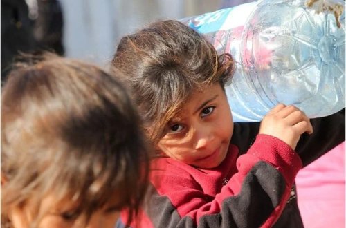 UNRWA: Qəzzada körpələr donaraq ölür