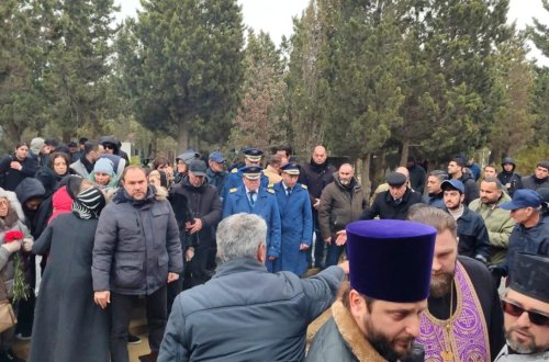 Təyyarə qəzasında həlak olan ekipaj üzvlərinin dəfn mərasimi başlayıb