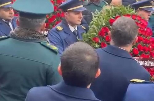 Prezident və xanımı adından Fəxri Xiyabana əklil göndərildi - VİDEO