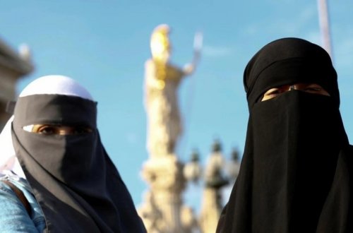 İsveçrədə çadra və niqabdan istifadəyə qadağa qüvvəyə minib