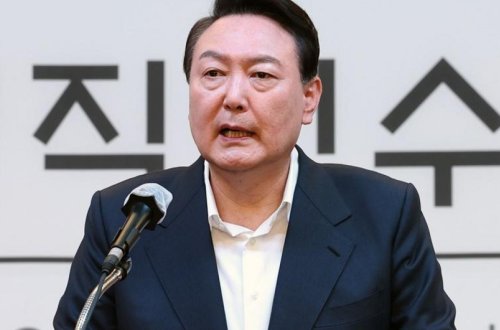 Cənubi Koreya müstəntiqləri Prezidenti həbs etmək üçün hərbçilərin sıralarından keçiblər - YENİLƏNİB