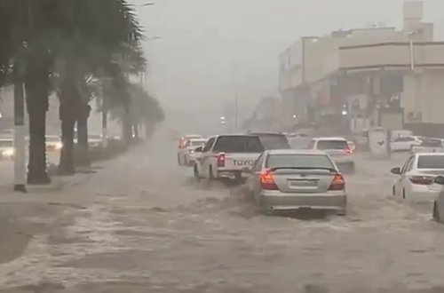 Məkkə və Mədinəni su basıb