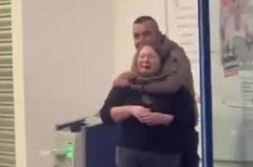 Almaniyada banka hücum: Silahlı şəxs qadını girov götürdü