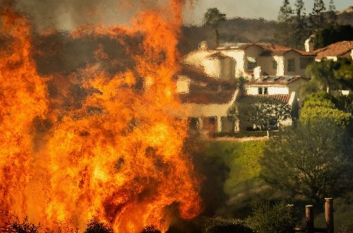 ABŞ vitse-prezidentinin iqamətgahı yanğınlar səbəbindən təxliyə zonasına daxil edilib