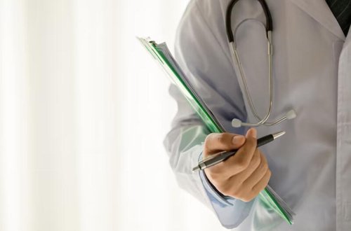 Azərbaycanda tanınmış həkimin qızı ərini amansızlıqla öldürdü - Təfərrüat