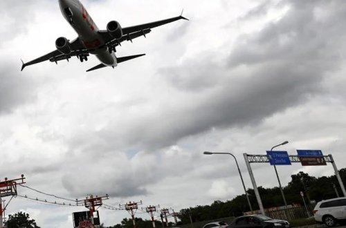 Daha bir Boeing təyyarəsi Moskvada məcburi eniş edib