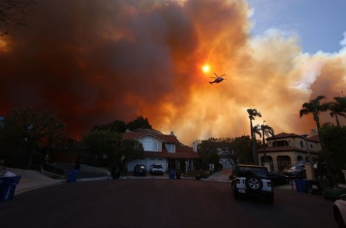ABŞ-də yanğınların miqyası genişlənir, Hollivud aktyorlarının evləri kül olub