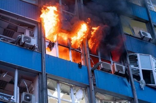 Rusiya Zaporojyeni idarə olunan bombalarla vurdu: 13 ölü, 30 yaralı