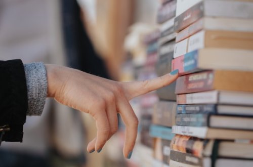 Alimlər kitabxanalardan zəhərli kimyəvi maddə tapdılar - Rəflərdən yığışdırılır