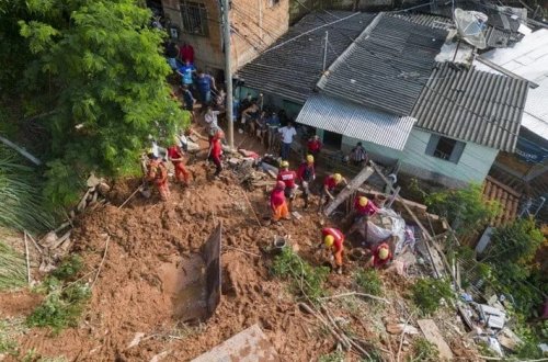 Braziliyada torpaq sürüşməsi: 10 nəfər ölüb