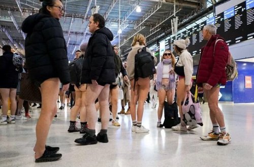 Metroya şalvarsız mindilər: Çox pis şeylər baş verir