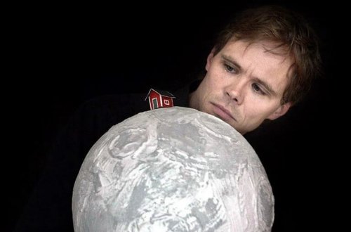 25 illik arzusu gerçəkləşir: Ayın ilk evi yoldadır