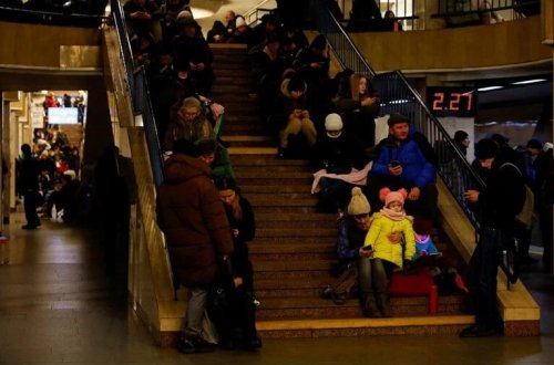 Rusiya ordusu Kiyevin enerji obyektlərinə atəş açıb, ukraynalılar sığınacaqlara axışıb