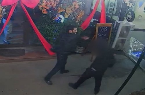 Restoranda döyüb 150 manatını aldı - Video