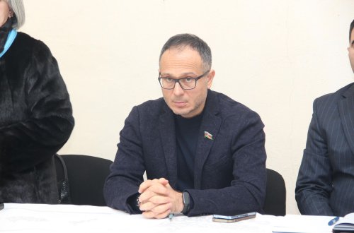 Deputat Ramil Həsən seçiciləri ilə görüşüb