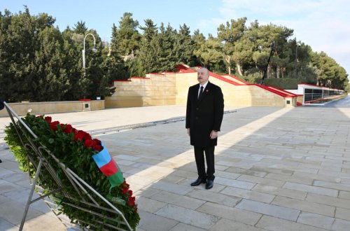 Prezident İlham Əliyev 20 Yanvar şəhidlərinin xatirəsini yad edib - FOTO