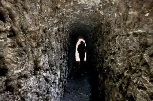 10 kilometrlik terror tuneli: Dəmir qapı arxasında çarpayılı otaqlar! 