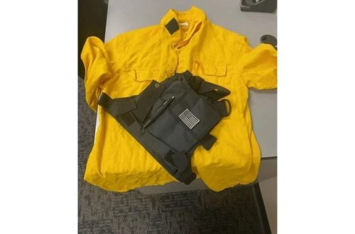 Los-Ancelesdəki yanğınlar zamanı yanğınsöndürən qiyafəsində olan iki nəfər saxlanılıb