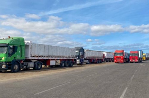 Atəşkəsdən sonra yardım maşınları Qəzzaya girməyə başlayıb