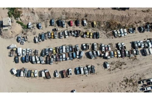 Əsəd rejimi müsadirə etdi: Minlərlə maşın sahiblərini gözləyir! 