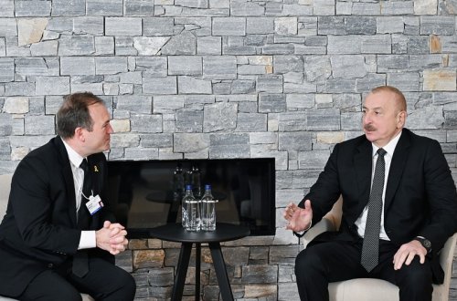 Azərbaycan Prezidenti Davosda ABŞ-nin Xristian Liderlər Konqresinin rəhbəri ilə görüşüb