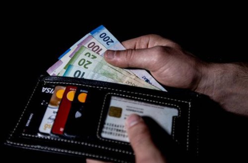 Azərbaycanda bu şəxslərin maaşı 90 faiz artırıldı