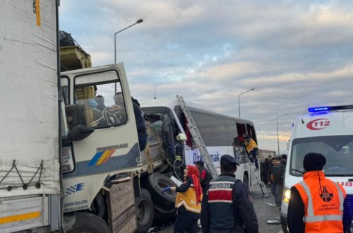 Türkiyədə zəncirvari qəza olub, 3 nəfər ölüb, 33-ü yaralanıb