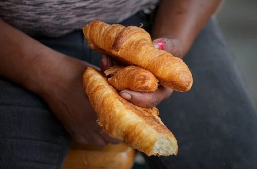 Bayat kruvasanlardan və pis qoxulardan minlərlə funt qazandılar