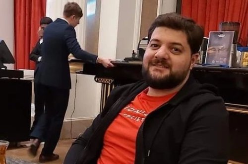 Stomatoloq Anar Ağayev pasiyentdən 5500 manat pul aldı-Qızıllarımın pulunuda qaytarmır….-Şikayət