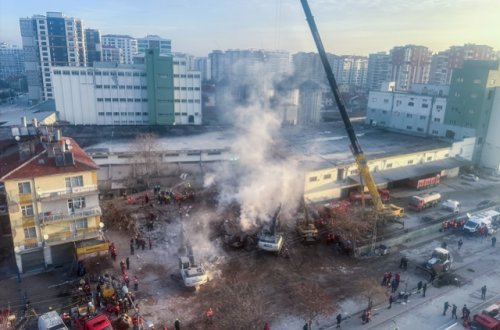 Türkiyədə uçan binaya görə 4 nəfər saxlanıldı - FOTO