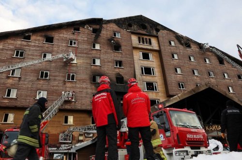 Türkiyədə hoteldəki yanğınla bağlı saxlanılanların sayı artıb