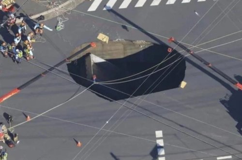 Yaponiyada yol çökərək böyük çuxur yaradıb