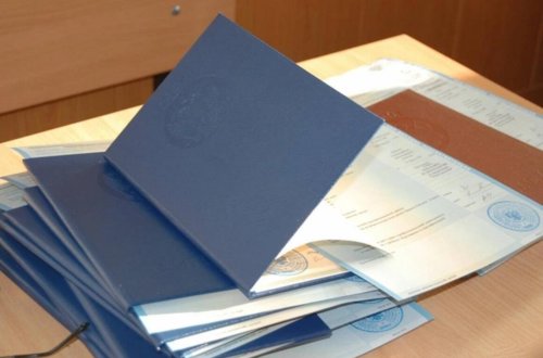 Bu universitetin tələbələri diplomlarını ala bilmirlər