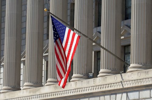 ABŞ məmurlarına işdən çıxacaqları halda səkkiz aylıq maaş təklif edilib