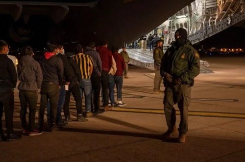 Ağ Evin sözçüsü Leavitt: ABŞ-a qanunsuz daxil olan hər kəs günahkar sayılacaq