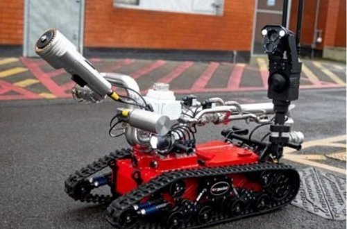 Dəqiqədə yanğın üzərinə 2 ton su püskürür: İngiltərənin yeni yanğınsöndürmə robotu