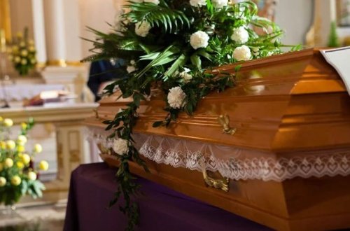 Dəfn mərasimində şok hadisə: Ölən adam gözlərini açdı