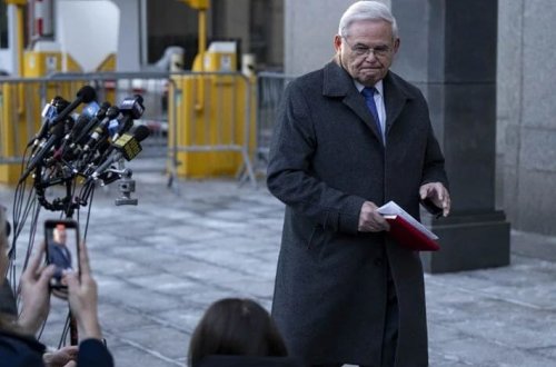 Qızıl külçələr, nağd pul, lüks avtomobil: ABŞ-da keçmiş senator Menendez üçün 11 il həbs