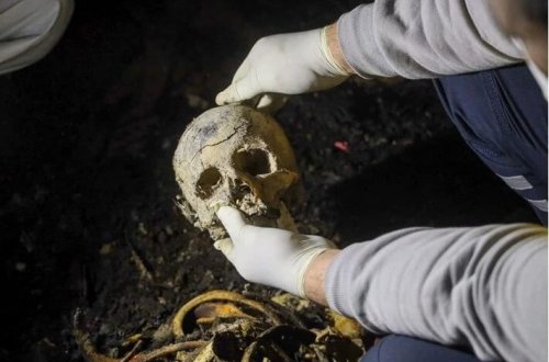 Suriyada daha bir kütləvi məzarlıq: Skeletlərlə dolu zirzəmilər var