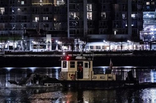 Vaşinqton yaxınlığında təyyarə və helikopter toqquşub