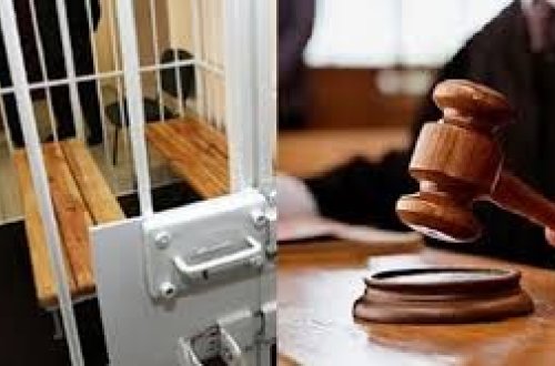 Sevgilisinin üzünə turşu tökən qadın məhkəmə zalında həbs olundu