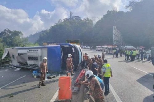 Tailandda turistləri daşıyan avtobus aşıb, xəsarət alanlar var
