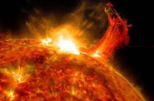 Günəşdə güclü partlayışlar baş verib