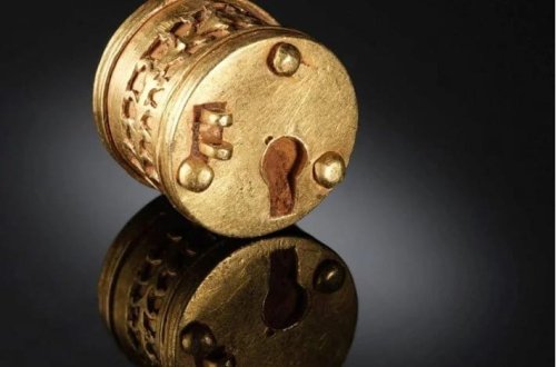 Metal detektoru ilə 1600 illik Roma kilidi tapdı!