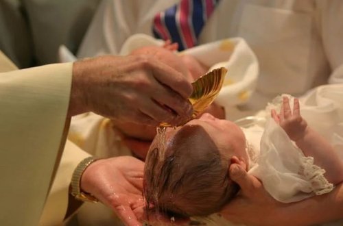 ABŞ-da kilsə qalmaqalı: Yüzlərlə qadından körpə alan təriqət ifşa olundu