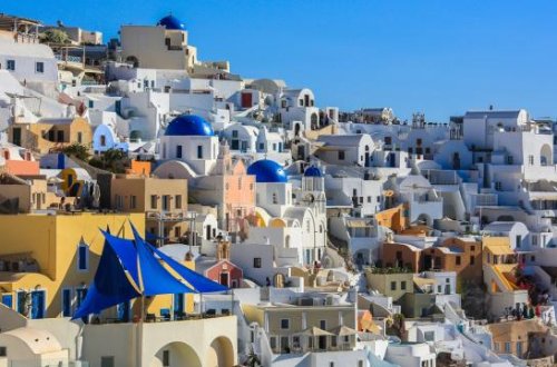 Egeydəki seysmik aktivliyə görə təxminən 9 min insan Santorini adasını tərk edib